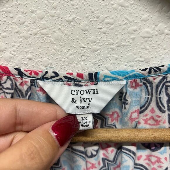 Crown & Ivy Women’s Red Blue V Neck Floral 3/4 Sleeve Top Size 2X - Picture 6 of 15